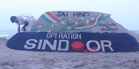 पुरी : सुदर्शन पटनायक की कलाकृति में दिखी भारतीय सेना के शौर्य की झलक