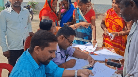 बिहार के कैलाश नगर में मतदाता पुनरीक्षण का कार्य जारी, आ रही ये समस्याएं, अफसर ने बताई वजह