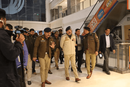 गौतमबुद्धनगर : नववर्ष के जश्न में सुरक्षा के कड़े इंतजाम, पुलिस का सघन चेकिंग अभियान, ड्रोन और सीसीटीवी से होगी निगरानी