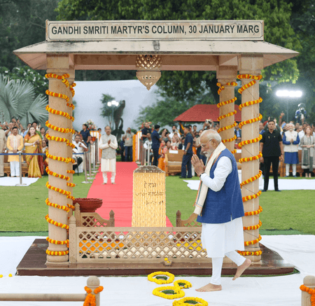 गांधी जयंती पर लोगों ने बापू के आदर्शों को किया याद, प्रधानमंत्री मोदी ने दी श्रद्धांजलि