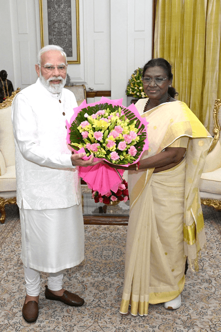 प्रधानमंत्री मोदी ने राष्ट्रपति द्रौपदी मुर्मू और उपराष्ट्रपति सीपी राधाकृष्णन से मुलाकात की, दीपावली की शुभकामनाएं दीं