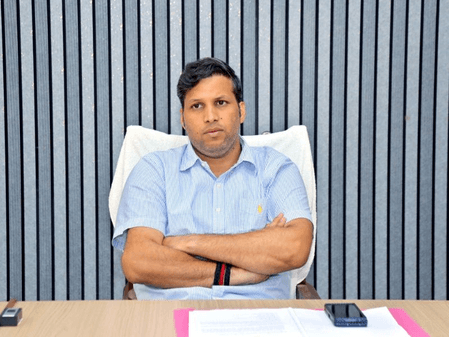 गाजियाबाद में डीएम का सख्त रुख, खराब काम करने वाले 35 अधिकारियों का रोका वेतन