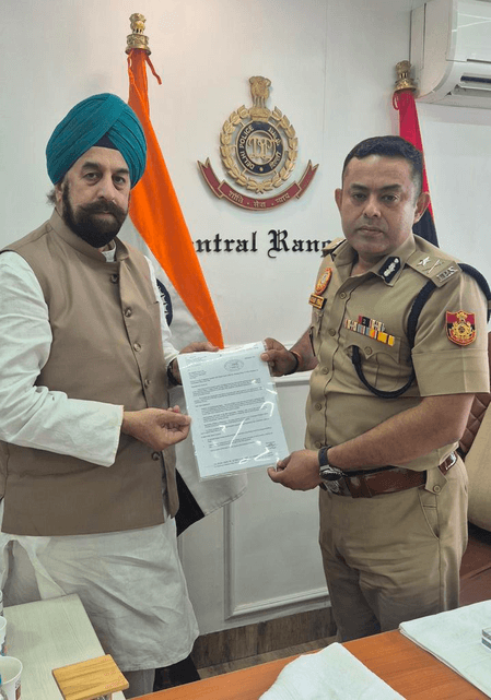 दिल्ली : लाल किले पर सिख सरपंच के साथ दुर्व्यवहार, भाजपा नेता ने ज्वाइंट कमिश्नर से की शिकायत