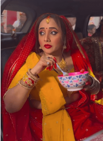 'अम्मा' की शूटिंग के बीच रानी चटर्जी ने उठाया मैगी का आनंद