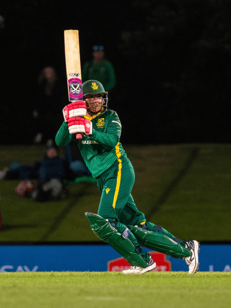 कायला रेनेके ने रचा इतिहास, ऐसा करने वाली पहली महिला क्रिकेटर बनीं