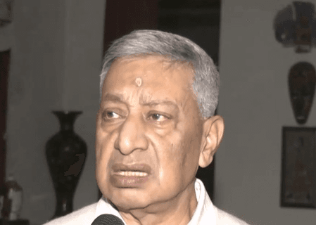 फारूक अब्दुल्ला पर कोई उंगली नहीं उठा रहा, वह सच्चे हिंदुस्तानी हैं: जम्मू-कश्मीर के पूर्व डीजीपी एसपी वैद