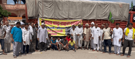 पानी में डूबा था हरियाणा का ये गांव फिर भी पंजाब के बाढ़ पीड़ितों के लिए भेजी लाखों की राहत