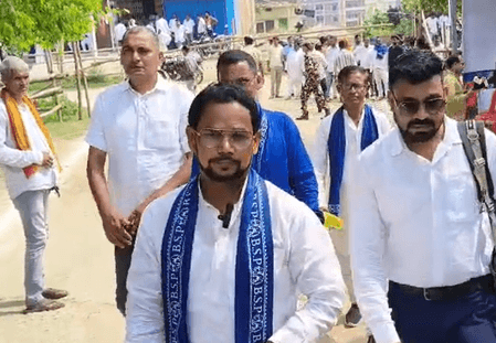 बिहार चुनावः बिरहा गायक ओमप्रकाश दीवाना ने मोहनिया सीट से बसपा के सिंबल पर किया नामांकन