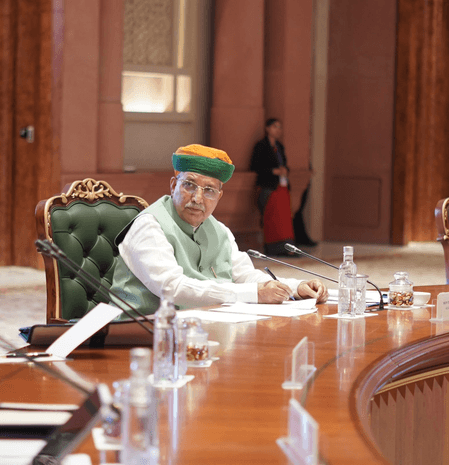 अहमदाबाद विमान हादसे पर केंद्रीय मंत्री अर्जुन राम मेघवाल ने जताया दुख, कहा- हम परिवारों के साथ खड़े हैं