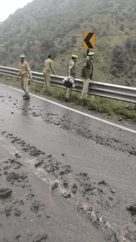 डोडा पुलिस की एडवाइजरी, भारी बारिश और भूस्खलन की वजह से सड़कों पर यातायात बंद