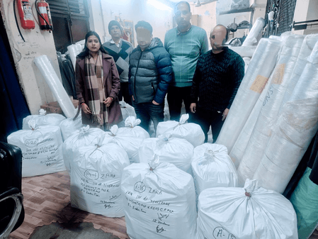 दिल्ली पुलिस ने अवैध गारमेंट यूनिट का भंडाफोड़ किया, नकली ब्रांडेड कपड़े जब्त