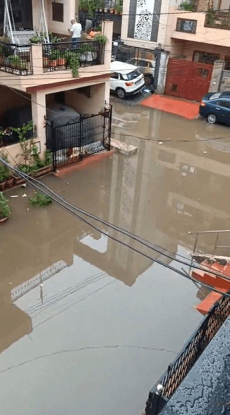 गाजियाबाद: भारी बारिश से जनजीवन अस्त-व्यस्त, घरों के बेसमेंट में घुसा पानी, विद्युत आपूर्ति भी ठप