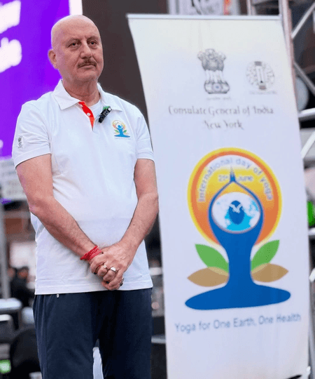 अनुपम खेर ने न्यूयॉर्क में मनाया योग दिवस, कहा- 'भारत का प्रतिनिधित्व करना गर्व की बात'