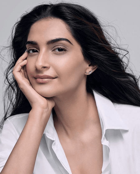 'आइशा' के 15 साल पूरे, सोनम कपूर ने बताया क्यों यह फिल्म है उनके लिए खास