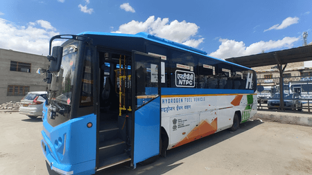 लेह में दौड़ेगी देश की पहली हाइड्रोजन फ्यूल सेल बस, ट्रायल रन शुरू