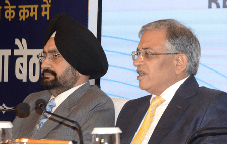 बंगाल एसआईआर: डेटा-एंट्री ऑपरेटर के रूप में आई-पैक स्टाफ की कथित नियुक्ति से जुड़ी शिकायतों पर चुनाव आयोग सख्त