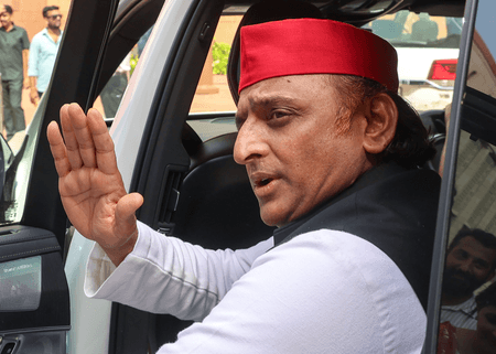 'लोकतंत्र बचाने की जिम्मेदारी चुनाव आयोग की', अखिलेश यादव बोले- अंतरात्मा की आवाज सुनें