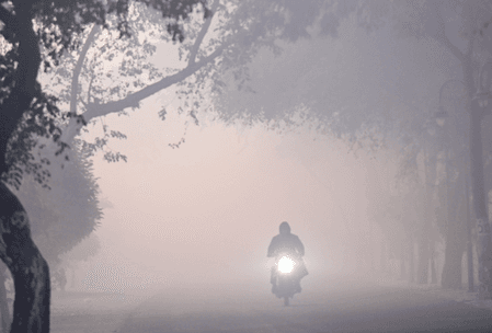 एनसीआर में शीतलहर का कहर, न्यूनतम तापमान 4 डिग्री तक गिरने की संभावना, प्रदूषण भी खतरनाक स्तर पर