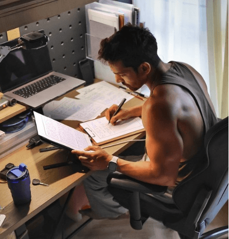 एग्जाम की टेंशन के साथ शूटिंग भी ! हर्षवर्धन राणे इस तरह कर रहे मैनेज