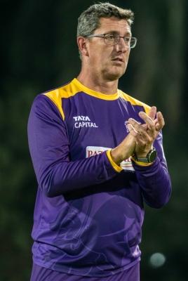 इंग्लैंड की टीम से हटने के बाद, जॉन लुईस ने यूपी वॉरियर्स के मुख्य कोच की भूमिका छोड़ी