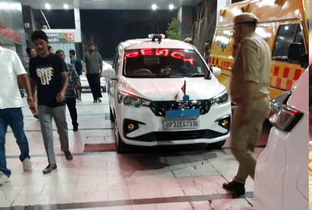 नोएडा : कांस्टेबल सौरभ कुमार को श्रद्धांजलि, पुलिस आयुक्त ने अपने वेतन से परिजनों को दी 1 लाख की आर्थिक मदद