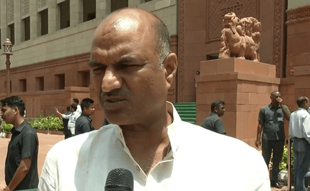 डोनाल्ड ट्रंप को देश के सांसदों की दो टूक, 'भारत न झुकेगा, न डरेगा, न रुकेगा'