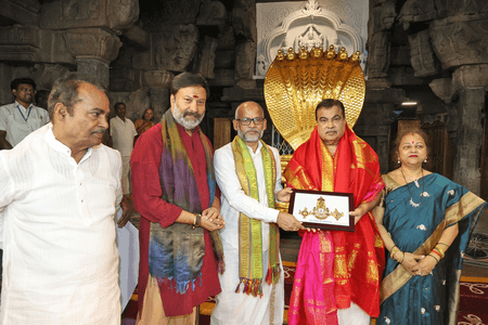 केंद्रीय मंत्री नितिन गडकरी ने तिरुमला में भगवान वेंकटेश्वर के किए दर्शन