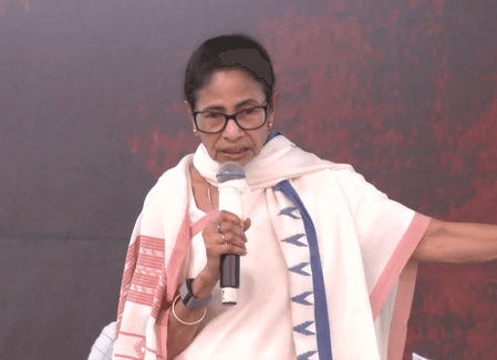 ममता बनर्जी ने भाजपा को दी चुनौती, बंगाल को छूकर दिखाओ