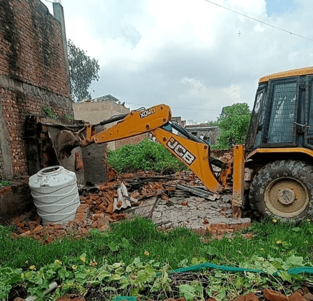 ग्रेनो प्राधिकरण की कार्रवाई, बिसरख डूब क्षेत्र से अतिक्रमण हटाया गया