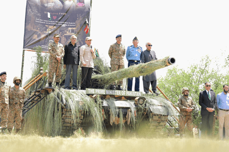 भ्रम का जाल बुन रहे पाकिस्तानी हुक्मरान, आयकर रिटर्न तक में फिसड्डी देश की असलियत कुछ और!