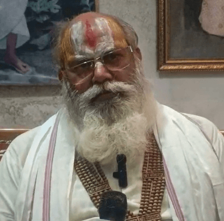 महंत स्वामी नारायण दास ने रामलीला में पूनम पांडे को ‘मंदोदरी’ के रोल दिए जाने पर जताई आपत्ति