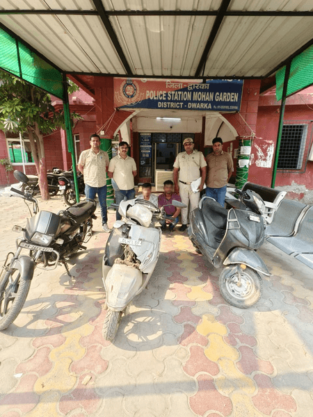 दोपहिया वाहनों पर करते थे हाथ साफ, सीसीटीवी बने सुराग, दिल्ली पुलिस ने दबोचे तीन शातिर चोर