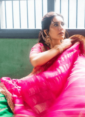 पारंपरिक अंदाज में दिखीं राशि खन्ना, हरे-गुलाबी लहंगे में ढाया कहर