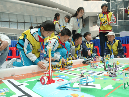 चीन प्राथमिक और मिडिल स्कूलों में एआई शिक्षा पर देगा ध्यान