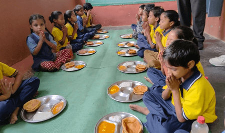 पीएम पोषण आहार योजना: दमोह के बच्चों को मिल रही पौष्टिक और स्वादिष्ट थाली