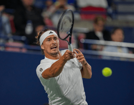 अलेक्जेंडर ज्वेरेव ने एलेक्सी पोपिरिन को हराकर नेशनल बैंक ओपन के सेमीफाइनल में जगह बनाई