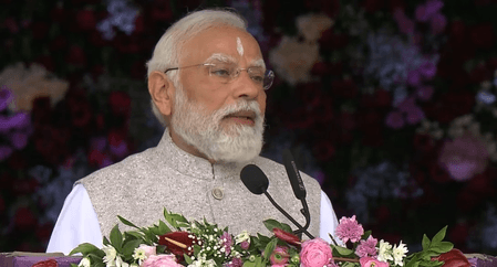 श्री सत्य साईं बाबा का जीवन 'वसुधैव कुटुम्बकम' का स्वरूप रहा : पीएम मोदी