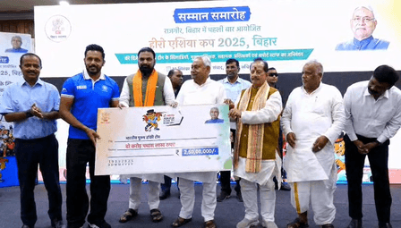 एशिया कप का खिताब जीतने वाली भारतीय हॉकी टीम को बिहार के मुख्यमंत्री नीतिश कुमार ने किया सम्मानित