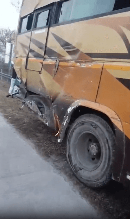 मथुरा: यमुना एक्सप्रेसवे पर कंटेनर ने बस को मारी टक्कर, हादसे में 6 लोगों की मौत