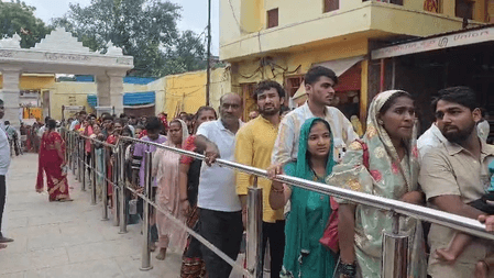श्रावण का पहला सोमवार : नोएडा के मंदिरों में उमड़े भक्त, कांवड़ यात्रा के लिए कड़ी सुरक्षा