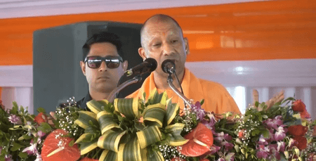 'आत्मसम्मान और आत्मनिर्भरता की नई शुरुआत', सीएम योगी से मिला थारू परिवारों को मिला जमीन का मालिकाना हक