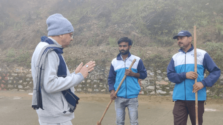 उत्तराखंड : सीएम धामी ने स्वयं सहायता समूह और सफाई कर्मियों से की मुलाकात, पर्यटकों से की खास अपील