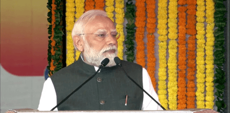 पीएम मोदी ने काशी से दी सौगात, चार वंदे भारत ट्रेन को दिखाई हरी झंडी