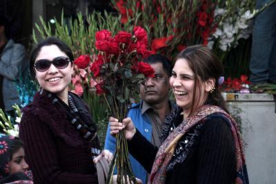 पाकिस्तान में महिला पत्रकारों की संख्या गिरी, अहम मौकों पर लाइव न्यूज से भी नदारद!