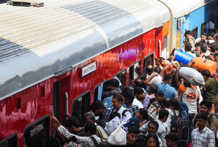 त्योहारी सीजन में विशेष इंतजाम, रेलवे ने चलाईं 12,000 से ज्यादा स्पेशल ट्रेनें