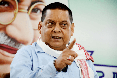 तेजस्वी की तारीफ पर नीरज कुमार का तंज, '8वीं-9वीं पास में ही सब गुण, तो बच्चों की पढ़ाई छुड़वा दें'