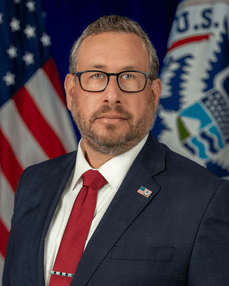 अमेरिकी कंपनियों में घरेलू कर्मचारियों की अनदेखी पर उठे सवाल, एच-1बी वीजा के कमर्शियल इस्तेमाल की जांच की मांग