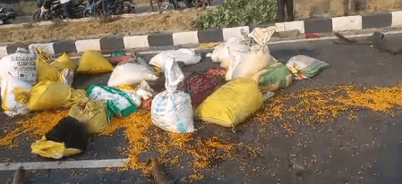 बिहार : तेज रफ्तार पिकअप पलटी, चार लोगों की मौत, कई घायल