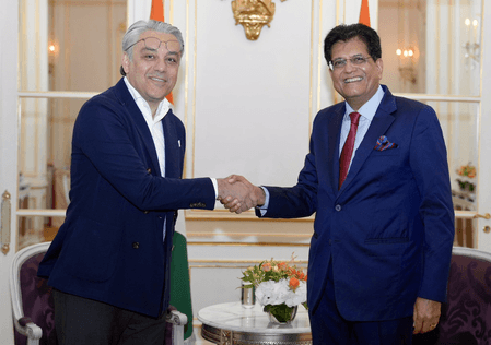 पीयूष गोयल शीर्ष कंपनियों के सीईओ से मिले, भारत के ईवी और रिन्यूएबल एनर्जी सेक्टर में निवेश को लेकर बातचीत की