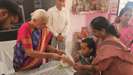 अयोध्या के अमौना विद्यालय व आंगनबाड़ी केंद्र का राज्यपाल ने किया निरीक्षण, बच्चों के समग्र विकास पर दिया जोर